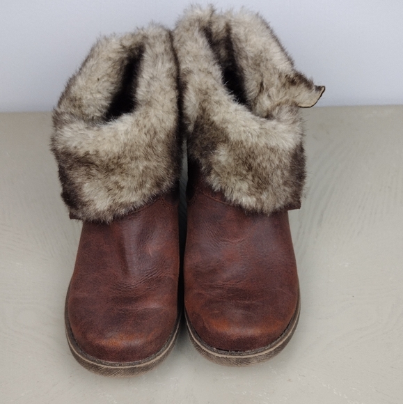 Like New Anklet Boots - Picture 2 of 6